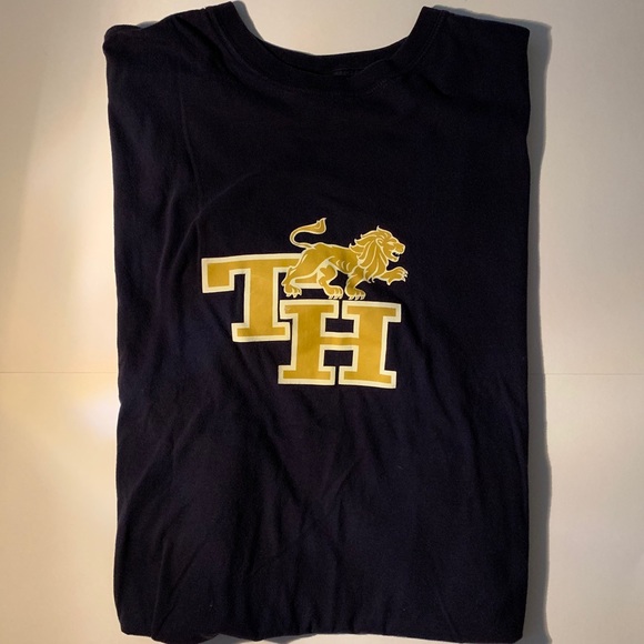Vintage Tommy Hilfiger Lion Spell Out T Shirt - Picture 2 of 4